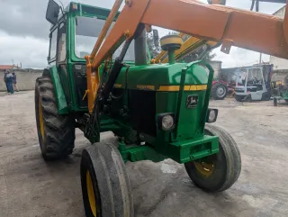 Tractor John Deere 3135 con pala