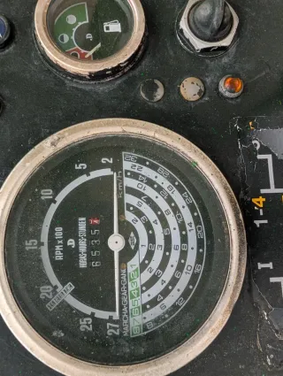 Tractor John Deere 3135 con pala