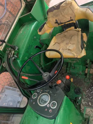 Tractor John Deere 3135 con pala
