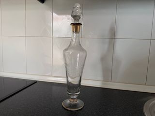 Caraffa in vetro con 4 bicchieri e liquoriera