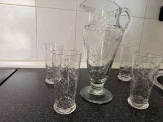 Caraffa in vetro con 4 bicchieri e liquoriera