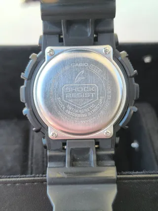 Casio G-Shock GA110-GB Preto Dourado