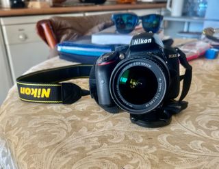 Cámara Reflex Nikon D5300 18-55mm+ filtro+Trípode