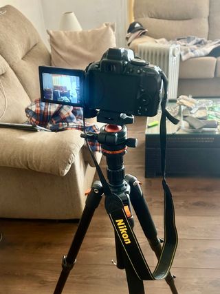 Cámara Reflex Nikon D5300 18-55mm+ filtro+Trípode
