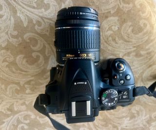 Cámara Reflex Nikon D5300 18-55mm+ filtro+Trípode