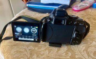 Cámara Reflex Nikon D5300 18-55mm+ filtro+Trípode