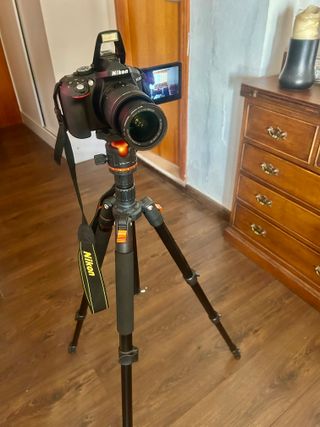Cámara Reflex Nikon D5300 18-55mm+ filtro+Trípode