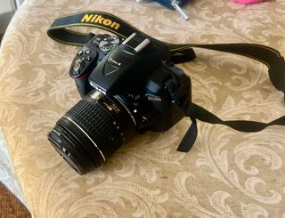Cámara Reflex Nikon D5300 18-55mm+ filtro+Trípode