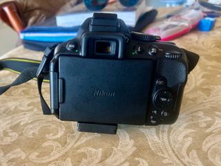 Cámara Reflex Nikon D5300 18-55mm+ filtro+Trípode
