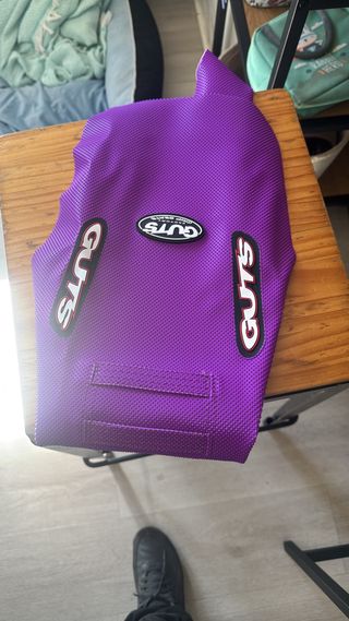 Funda asiento guts morada  Americana