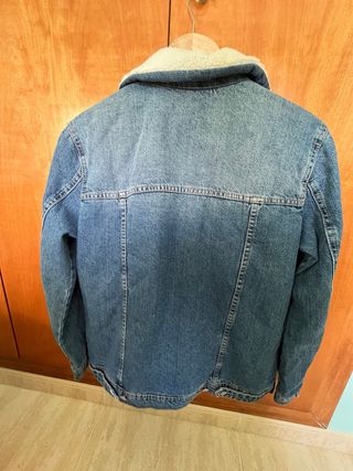 Chaqueta tejana de Stradivarius talla Me