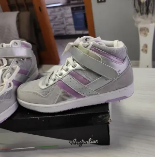 Sneaker alte donna. N°40.Difetto in ultima foto.