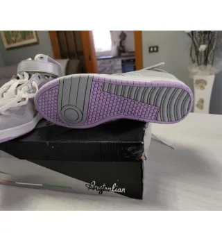 Sneaker alte donna. N°40.Difetto in ultima foto.