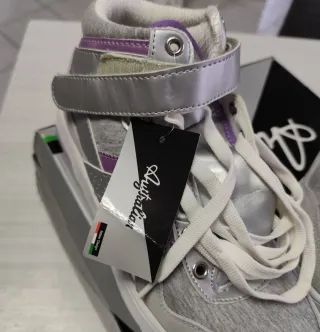 Sneaker alte donna. N°40.Difetto in ultima foto.