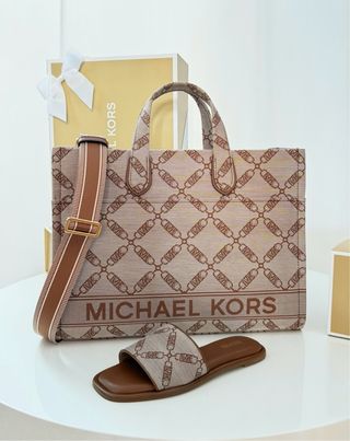 Conjunto Bolso y Sandalia Michael Kors Talla 36