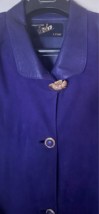 Abrigo morado ante y piel