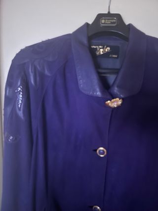 Abrigo morado ante y piel