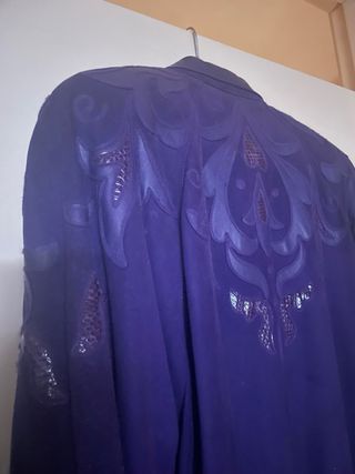 Abrigo morado ante y piel