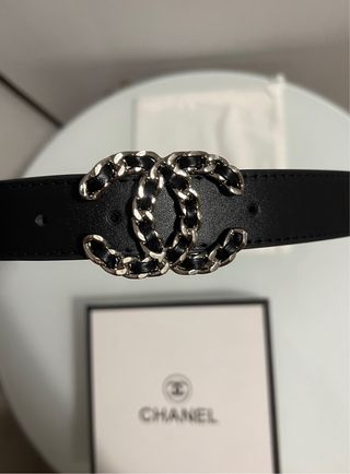 Cinturón Chanel hebilla plateada