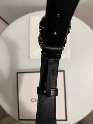 Cinturón Chanel hebilla plateada