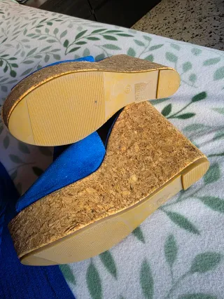 Faldas y sandalias de mujer