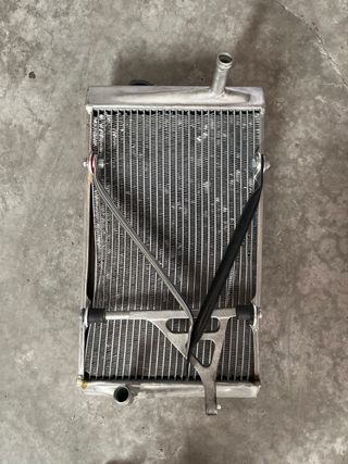 Radiador Kart KZ con golpe