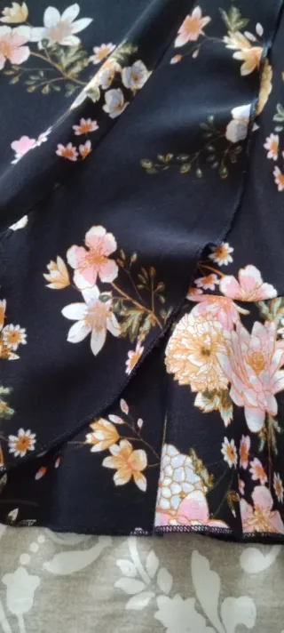 Vestido floral negro y rosa