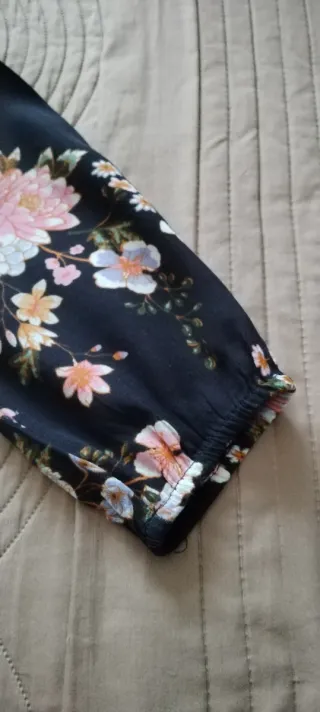 Vestido floral negro y rosa