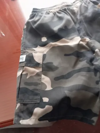 Pantalones cortos mimetizado hombre.