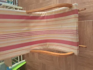 Juego de 2 Mecedoras de Madera y Tela