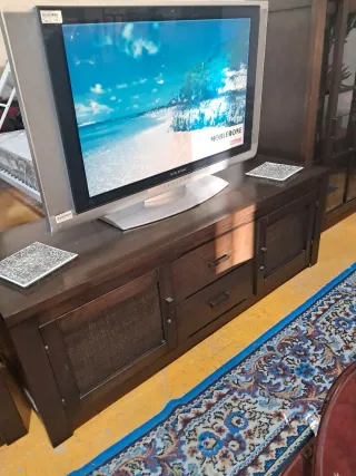 Muebles de salón de madera oscura