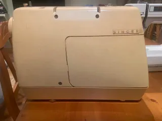 Máquina de coser Singer Beige