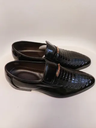 Zapatos negros elegantes para eventos