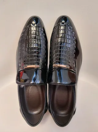 Zapatos negros elegantes para eventos