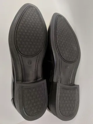 Zapatos negros elegantes para eventos