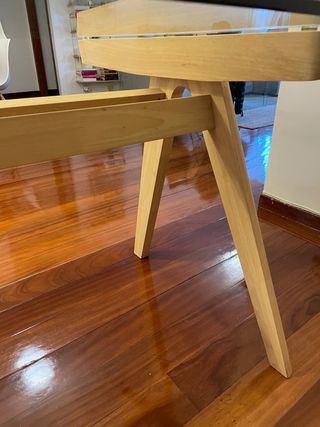 Mesa de diseño de cristal y madera maciza