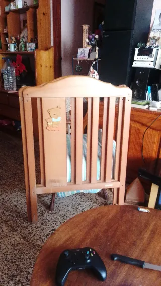 Cuna de bebé de madera carro y sillita