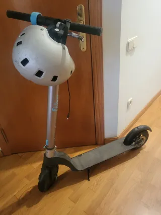 Patinete Eléctrico con Casco