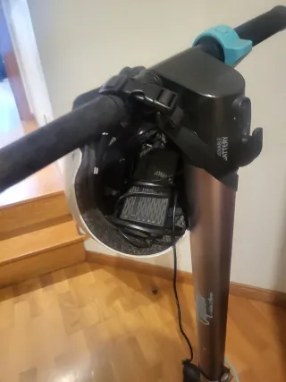 Patinete Eléctrico con Casco