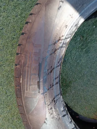 Neumático Pirelli suelto