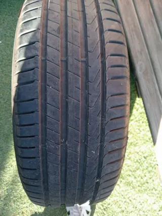 Neumático Pirelli suelto