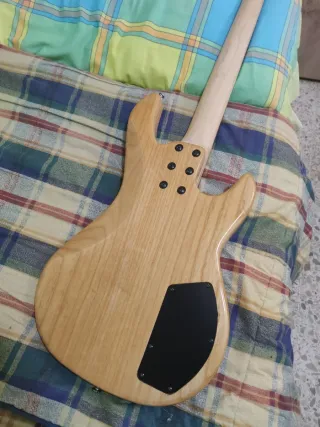 Bajo zurdo G&L Tribute 2000 (2009)