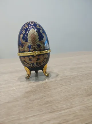 Huevo joyero tipo Faberge azul y dorado