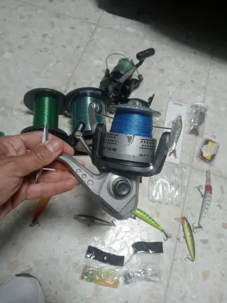 Lotes de pesca: carretes, hilos y señuelos