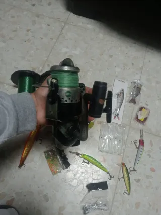 Lotes de pesca: carretes, hilos y señuelos