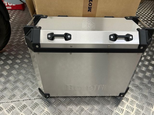 Kit Maletas Laterales y Soportes Benelli TRK