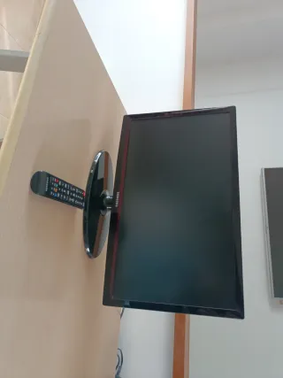 Samsung TV 22 - No Smart TV