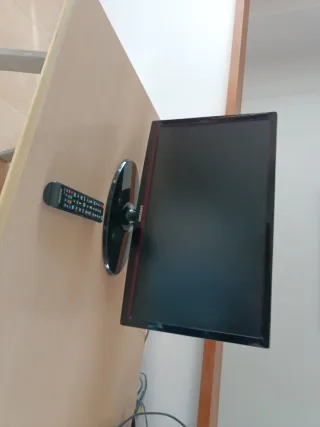 Samsung TV 22 - No Smart TV