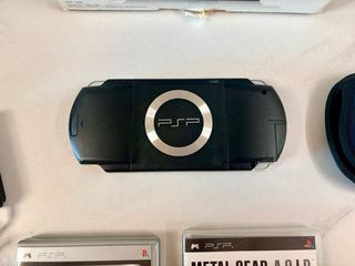 Sony PSP 1004 Negra + 2 Juegos