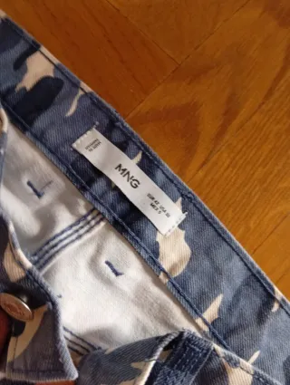 Pantalón pirata camuflaje azul y blanco